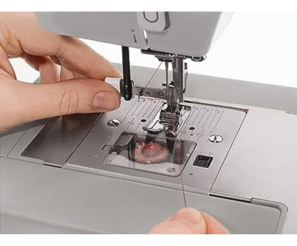 Máquina de costura reta Singer Facilita Pro 4423 portátil - cinza